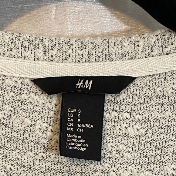 H&M 3/4 Sleeve Knit Sweater  Greyscale Ladies Sm - Picture 4 of 12